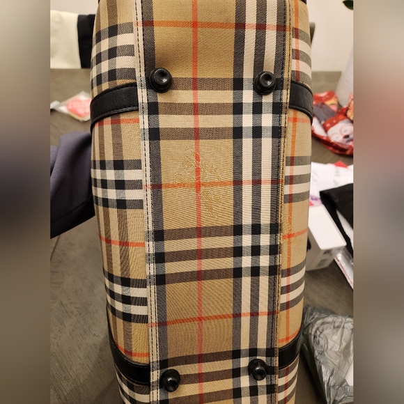 Authenthic Burberry Boston Bag - Picture 6 of 9
